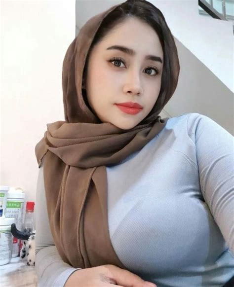 Pin Oleh Azmie Di Makcik Hot Gaya Hijab Gadis Bersepeda Wanita Berlekuk