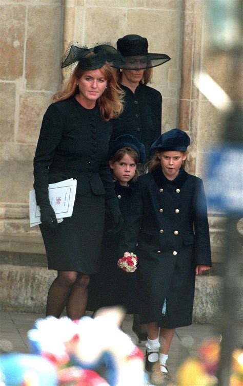 Имя при рождении — сара маргарет фергюсон (sarah margaret ferguson). 30 Heartbreaking Photos of Princess Diana's Funeral ...