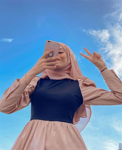 Pin By Zarlish Gondal On Hijab In 2021 Muslim Fashion Outfits Girl Photo Poses Hijabi Girl