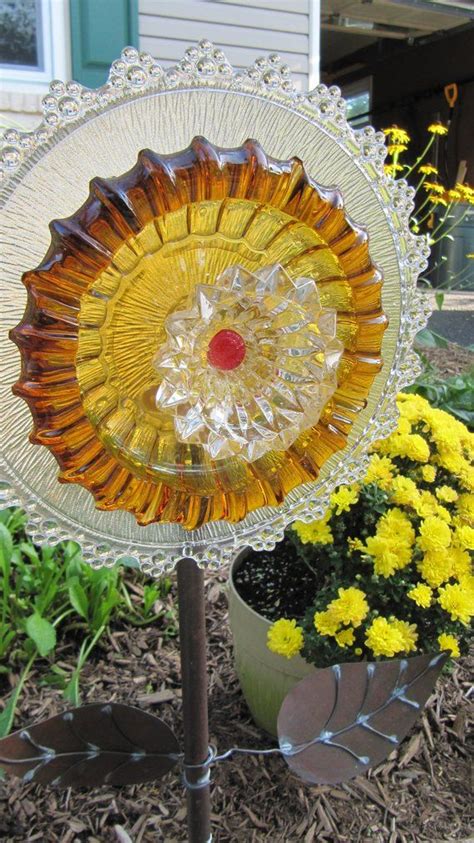 Plate Flowers Yard Art Glass Garden Flower Upcycled Glass Etsy Glass Garden Flowers Flower