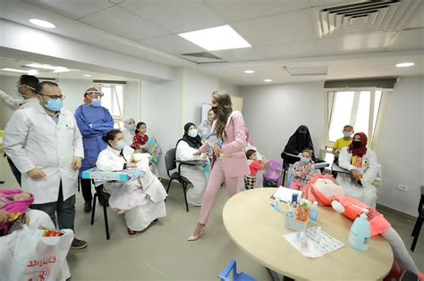 ياسمين صبري تزور مستشفى الأطفال وتوزع الألعاب عليهم ET بالعربي