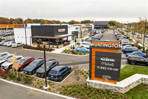 Huntington Shopping Center Federal Realty Investment Trust