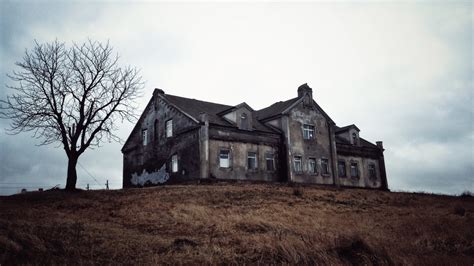 The Truth About Americas Most Controversial Haunted House