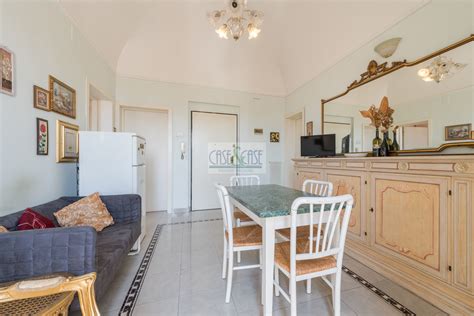 Chieti, luminoso appartamento posto al piano 5° e composto da ingresso, ampio salone, cucina abitabile, 3 camere da letto, doppi servizi oltre a balcone panoramico. Appartamento in Vendita a Chieti Cod. 494