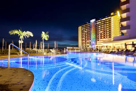 Maybe you would like to learn more about one of these? Las famosas piscinas Hard Rock - Hard Rock Hotel Tenerife