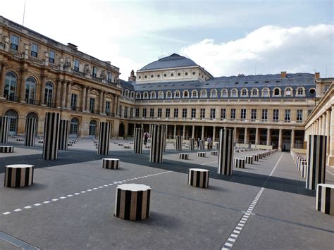 Les Colonnes De Buren Palais Royal - Les colonnes de Buren à Palais Royal photo et image | architecture