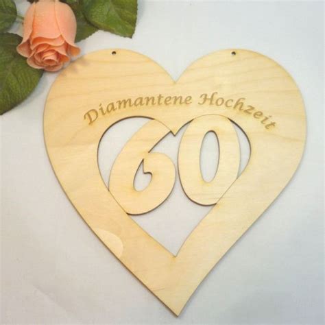 Ob familie freunde oder bekannte diesen beiden sollte unbedingt zur. Diamantene Hochzeit Geschenkidee, Herz aus Holz, 60 Jahre ...