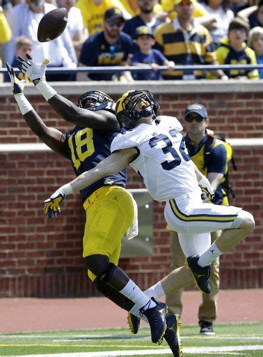 Peters Led Maize Beats Blue 31 29 In Michigan Spring Game