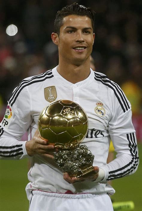 cristiano con el balon de oro cristiano ronaldo bilder cristiano jr ronaldo juventus