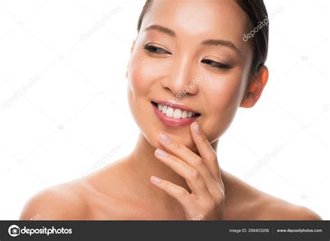 Sonriendo Desnuda Chica Asiática Con Piel Perfecta Aislado Blanco