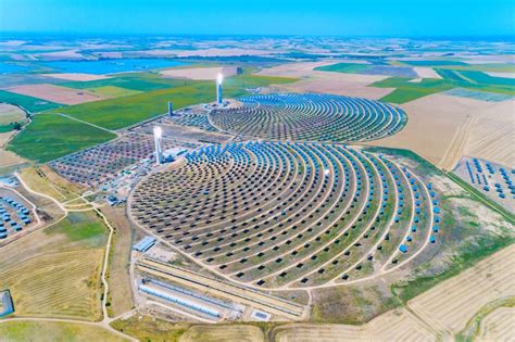 La red eléctrica de España conecta más energía solar en 2019 que en
