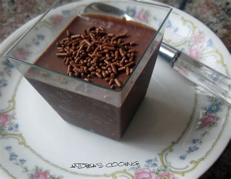 Esta mousse de chocolate casera y fácil es perfecta para los fans del chocolate ya que tiene un sabor muy potente y su textura llena de burbujas de aire es una auténtica delicia. ANDREA'S COOKING: MOUSSE DE CHOCOLATE DIET