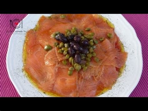 El aceite de oliva tiene un efecto colorante y cocina los filetes por otros 3 a 4 minutos o hasta que se desmenuce fácilmente si se presiona sobre la carne con un tenedor. Cómo hacer Carpaccio de Salmón Ahumado | LHCY - YouTube