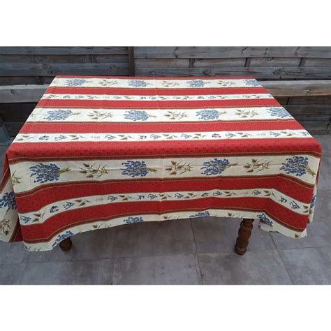 Choisissez parmi votre sélection, une nappe rectangulaire unie ou à motifs de couleur sobre. Nappe rectangulaire jaune et rouge Camargue