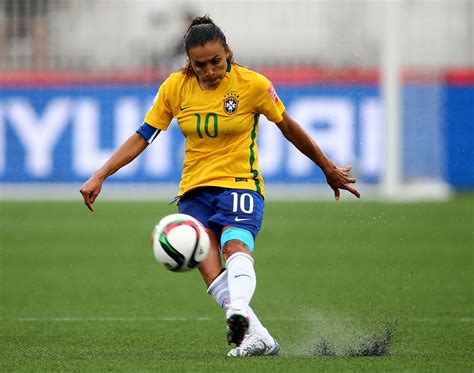 La estelar Marta lidera selección brasileña de fútbol femenino en Río