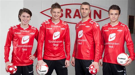 Learn how to watch brann vs mjondalen live stream online on 18 july 2021, see match results and teams h2h stats at scores24.live! SK Brann 2015 Hummel 'Rubber' Home Football Shirt | 15/16 ...
