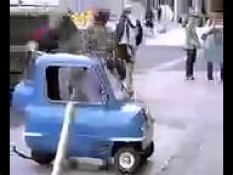 A page for describing funny: TopGear's Jeremy Clarkson test drives the World's Smallest ...