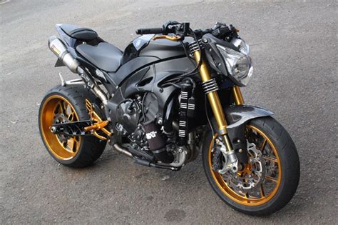 What's the difference between a street fighter and a cafe racer? Yamaha R1 Turbo-Charged StreetFighter | AuTo CaR