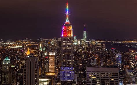 Download Vibrant Empire State Building New York Night Wallpaper