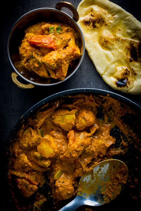 This chicken balti curry is perfect if you're following a calorie controlled diet, and fits well with any one of the major diet plans such as weight watchers. Chicken Balti The Original Brummie Curry | Krumpli
