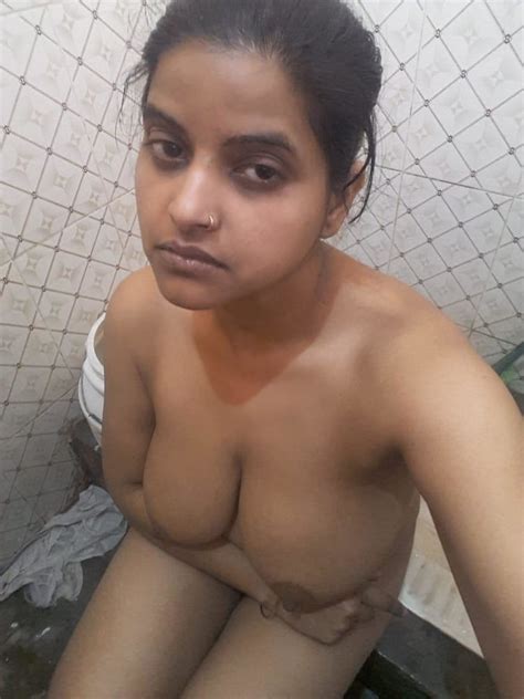 Desi Indian Bhabhi Nude Selfie 31 Pics Xhamster