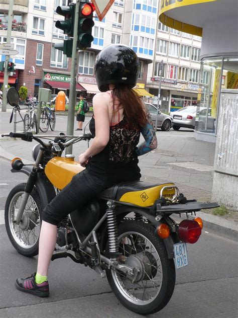 Pin Auf Moped Girls