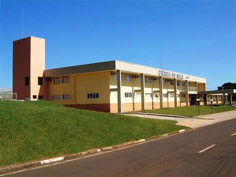 It lies on the top of a plateau (804 metres (2,638 feet) high). UNESP: Câmpus de Botucatu - Faculdade de Ciências Agronômicas