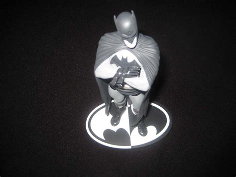 Unboxing Batman Black And White Frank Quitely Statue
