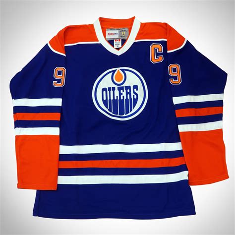Born january 26, 1961) is a canadian former professional ice hockey player and former head coach. Wayne Gretzky // Signed Edmonton Oilers Jersey // Museum ...
