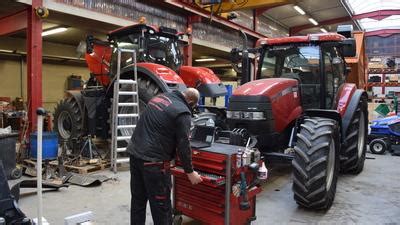 Car sales managers are responsible for the sales of new and fairly used vehicles. Dealers werkenmet gesloten deuren - Landbouwleven
