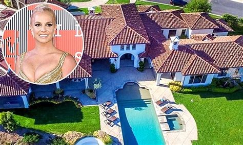 Britney Spears Puts Her Thousand Oaks Mansion On The Market For 8 9m Daily Mail Online