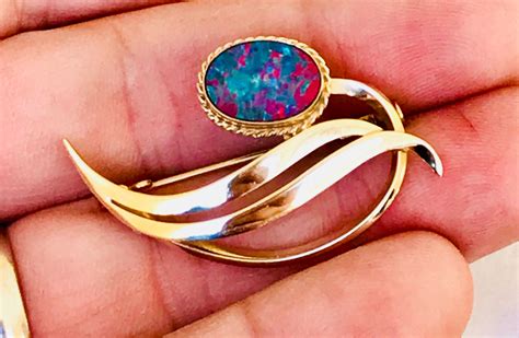 Beautiful Vintage 10ct Gold Opal Brooch