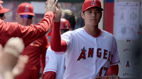 Watch Shohei Ohtani Leads Angels In Sing Along On Team Bus