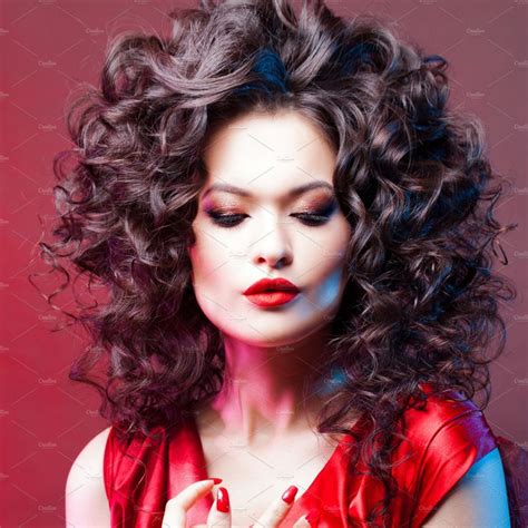 Big hair. voluminous curls.
