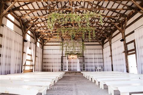 The Rustic Wedding Barn Venue La Broquerie Weddingwireca