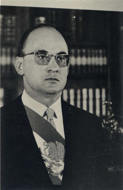Mexican lawyer, academic and politician affiliated with the institutional revolutionary party (pri), who served as the 50th president of mexico from 1970 to. gefunden zu Echeverria auf http://embamex.sre.gob.mx