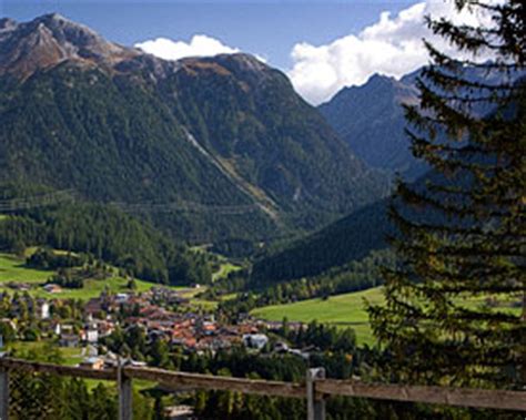 Mer enn 1 000 feriehus med anmeldelser for korte og lange opphold. Bergün - Albula - Wanderland