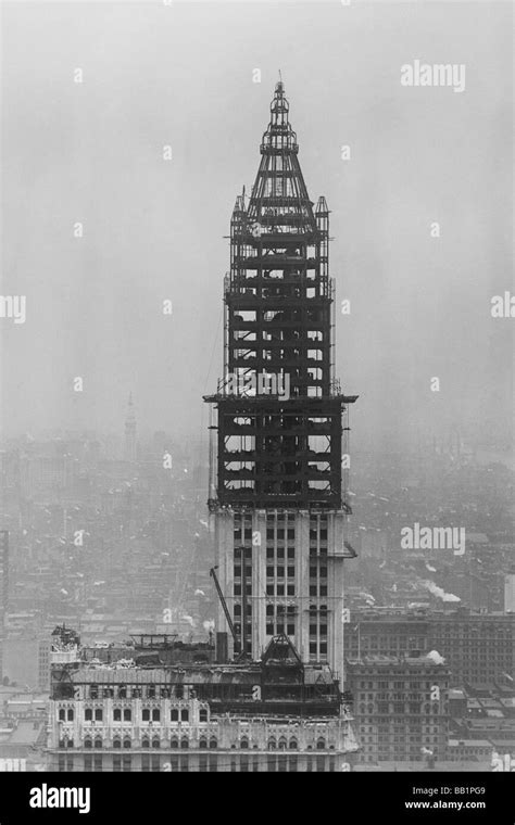 The Woolworth Building Under Construction Stock Photo Alamy