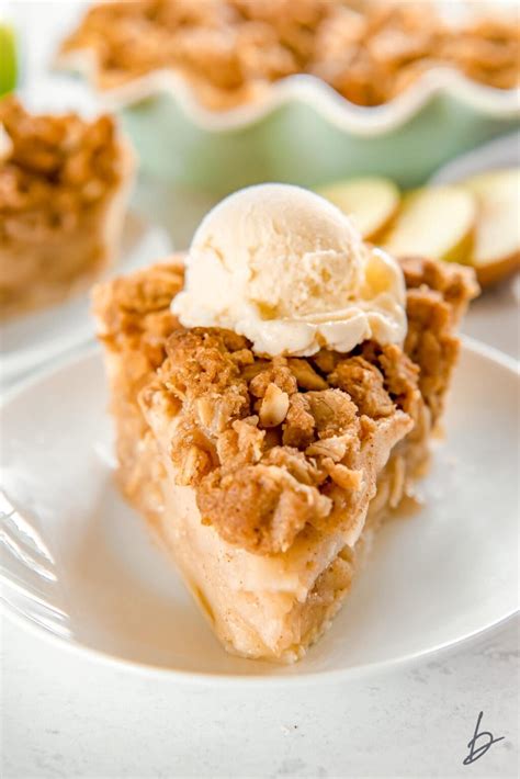Classic Apple Crumble Pie With Oats
