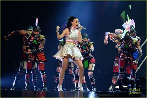 Katy Perry Plays Madison Square Garden After Promoting Killer Queen Fragrance Photo