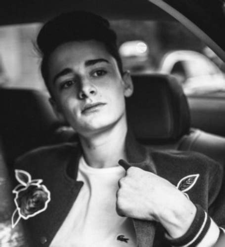 Is Noah Schnapp Dating Who Is His Girlfriend All Details Here Idol Persona