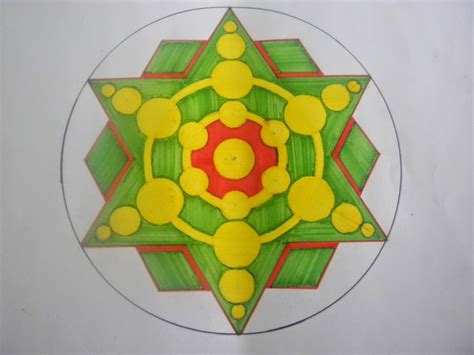 Motif ini berupa ornamen yang di dalamnya memiliki unsur geometris yang teratur. MENGGAMBAR RAGAM HIAS GEOMETRIS