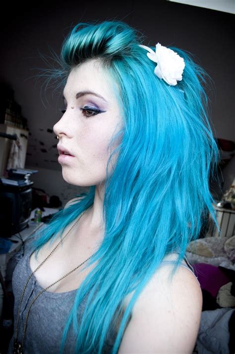 Bright Blue Hair To Achieve This Colour Pre Lighten Hair To Pale