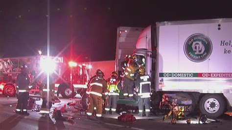 1 Killed In Crash Involving Big Rigs Shutting Down 10 Freeway In West Covina Cbs Los Angeles