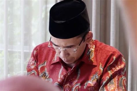 Tgb Berjuang Tidak Harus Berada Di Tim Pemenangan Jokowi