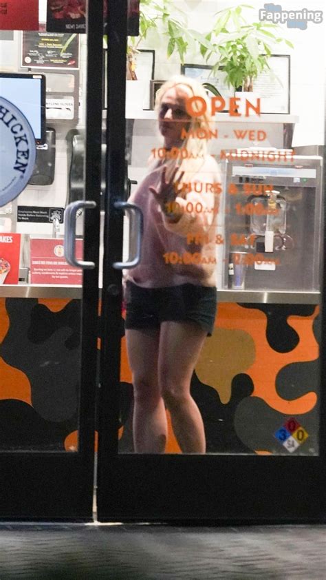 Britney Spears Is Pictured For The First Time Since Divorce As She Goes