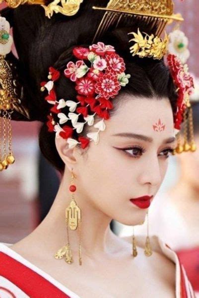 Stars Get In On The Trendy New Empress Of China Dramatic Look A Koala S Playground
