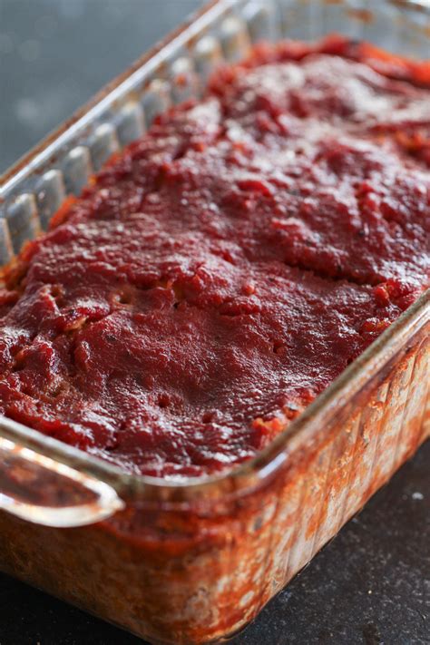 If you think that meatloaf is really just a giant beef burger shaped like a loaf, it's time to abandon that misconception! Easy Turkey Meatloaf Recipe