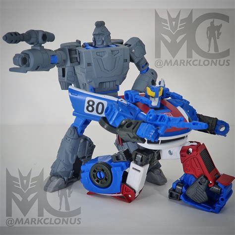 Transformers Legacy Deluxe Class Devcon Official In Hand Images