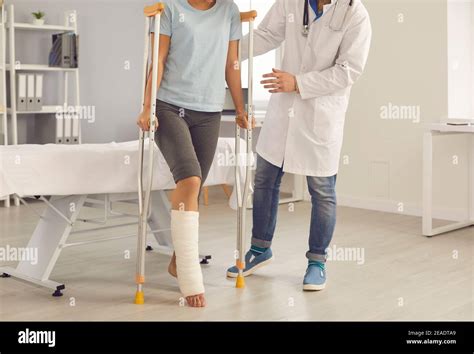 Broken Leg Hospital Hi Res Stock Photography And Images Alamy